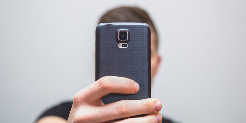 Selfie with a focus on the phone's rear